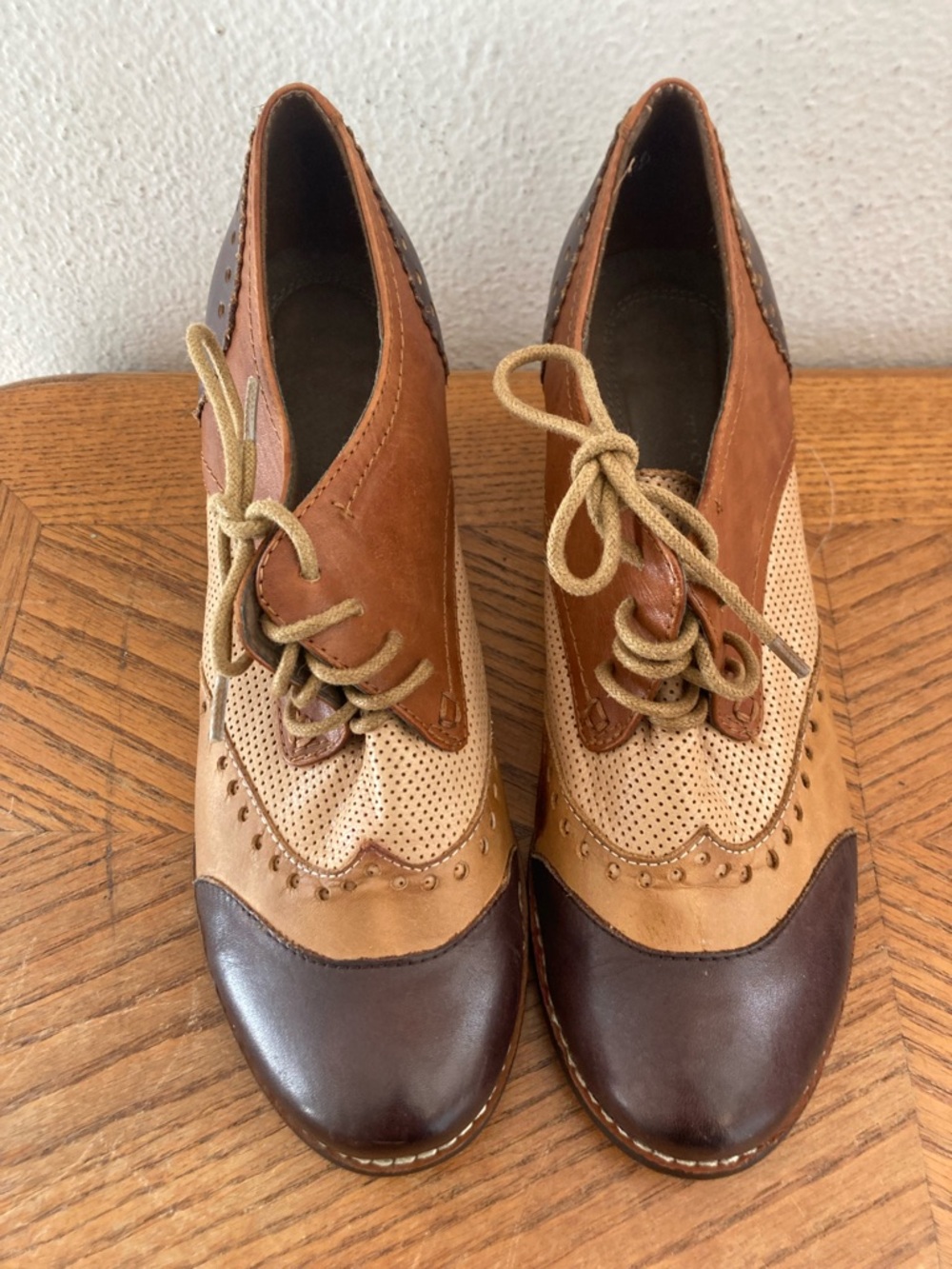 L’ARTISTE Spring Step “Bardot” Leather Academia  Stacked Heel Pumps Size 8/EU39